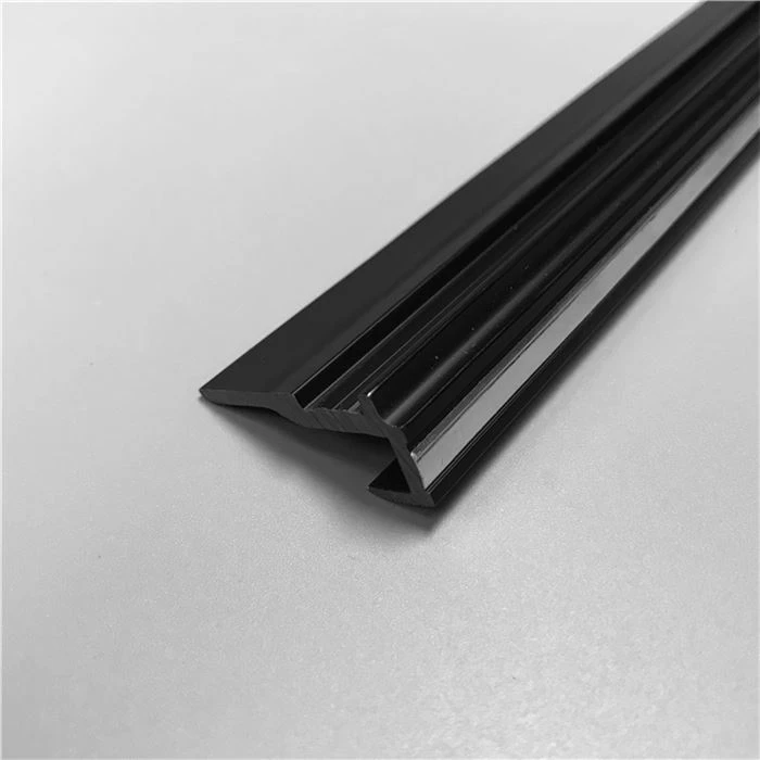 Estrusioni di profili in plastica per macchinari